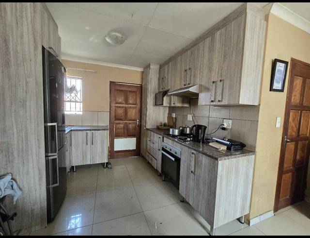 3 BEDROOM HOUSE FOR SALE IN BRAM FISCHERVILLE